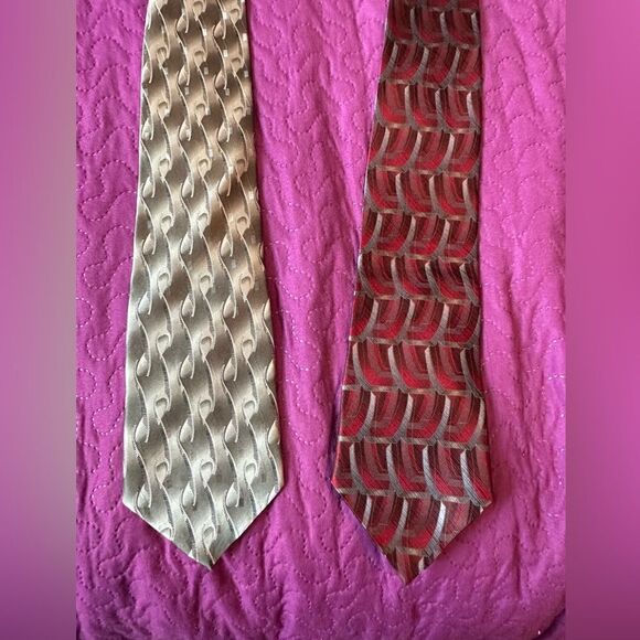 Set of two Stafford ties. Geometrical patterns, red/gray.. - Picture 1 of 3